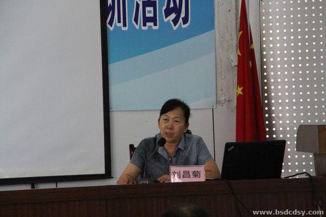 三、10、刘昌菊老师交流高三班主任工作.jpg