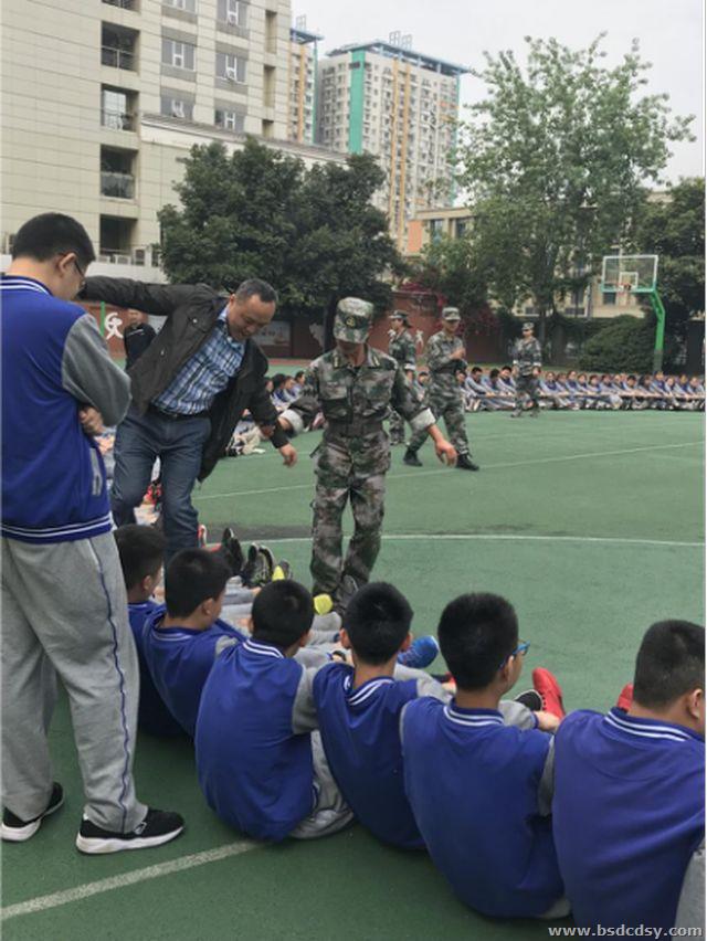 师生互信 其力断金.jpg