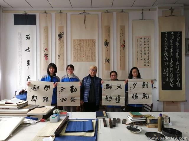 校友:朱映奇 小组成员:马瑞雪 周诗琪 王茜 黄正怡(带队老师:余华忠).jpg