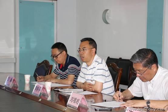 clip_image004.jpg 图片包含 男士, 人员, 墙壁 描述已自动生成